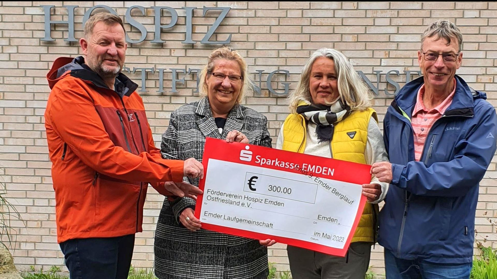 Spendenübergabe vom Erlös des 9. Emder Berglaufes.